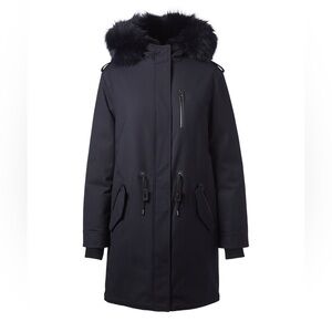 Mackage Rena Parka

Black down filled parka with blue fox fur collar - Womens